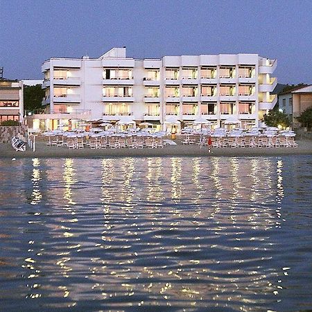 Hotel Sabbia D'Oro Сан Винченцо Екстериор снимка